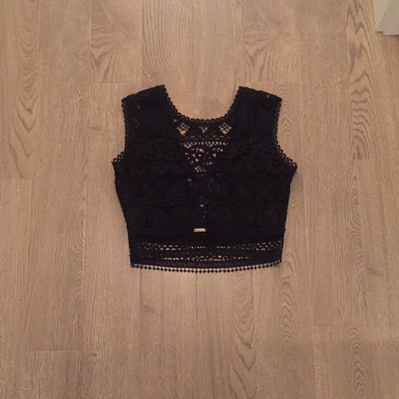 Guess Tops - Guess Tiffany Black Lace Crop V Neck Top Sz M EUC